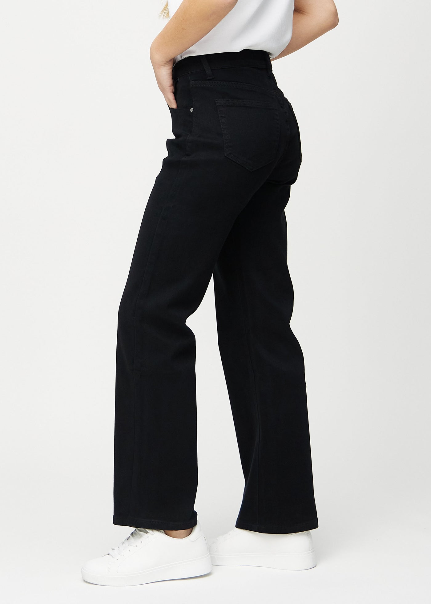 No Fade Black Jeans for Women - Loose Fit Women